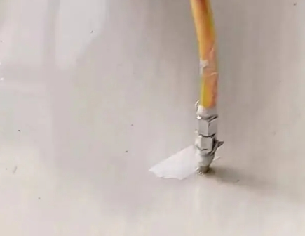 城阳瓷砖空鼓维修公司专业解答在瓷砖铺贴过程中，如果使用的砂料过粗（如全部使用了粗砂），可能会导致以下问题