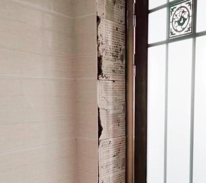 城阳瓷砖空鼓免砸砖维修公司分享吸水砖泡水时间不够或过长都会对瓷砖铺贴效果产生影响